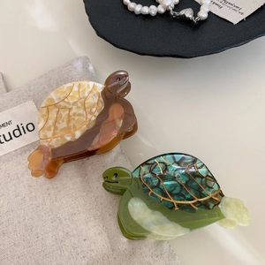 Pinces à cheveux tortue de mer en acétate, motifs marron ambre et vert émeraude élégants