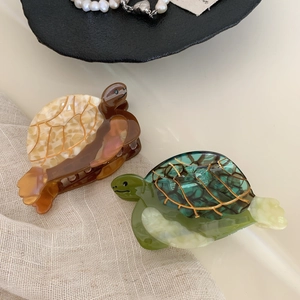 Lot de deux pinces à cheveux tortue en acétate, couleurs ambre marron et vert forêt