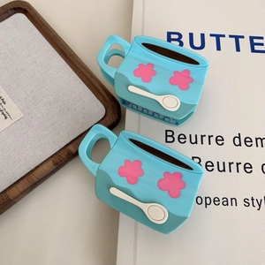 Pinces à cheveux tasse de café bleu ciel avec motifs floraux roses et cuillère blanche