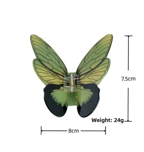 Détail de la pince à cheveux papillon jaune et noire avec indication de largeur de 8 cm