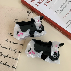 Lot de deux pinces à cheveux en acétate avec motif de vache mignon et taches noires et blanches