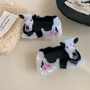 Pinces à cheveux mignonnes motif vache en acétate avec détails roses sur peluche