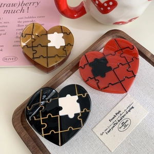 Puzzle Pattern Heart Shaped Cellulose Acetate Hair Claw Clip For Women Fashion Contrast Color Shark Clip Hair Accessory
