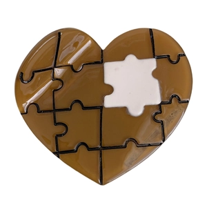 Heart shaped puzzle hair claw clip in acetate brown and white for hair styling