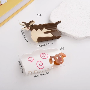Detail showing goat and sheep shaped hair claws with dimensions 10.6cm and weight 26g