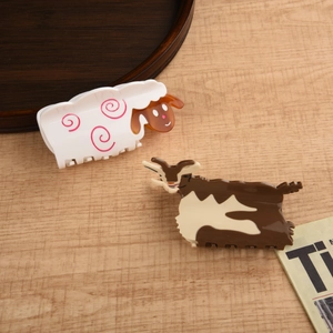 Detailed view of cute sheep-shaped acetate hair claws with premium glossy finish