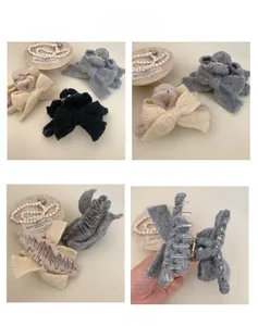 Détails de pinces à cheveux à nœuds tricotés en gris, beige et noir avec griffes