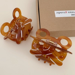 Retro tortoiseshell acetate hair claw set with white wave pattern and bear ear design