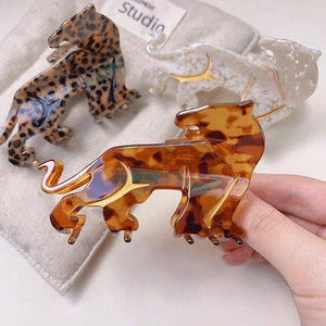 Elegant leopard-shaped hair claw clips set in leopard, marble, and tortoiseshell patterns