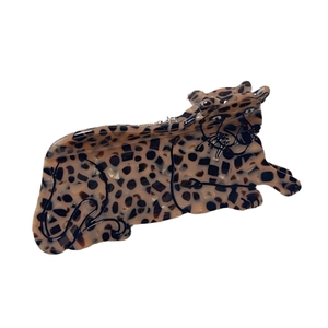 Pinza per capelli con motivo leopardato in fibra di acetato dal design realistico di felino