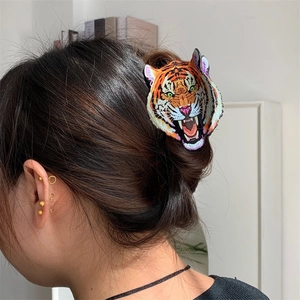 Pince à cheveux artistique en tête de tigre avec design rugissant pour coiffures féminines
