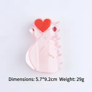 Pince à cheveux rose en acrylique avec geste de cœur et strass scintillants