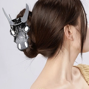 Pince à cheveux crâne de taureau avec motif marbre accessoire de mode en acétate pour femme