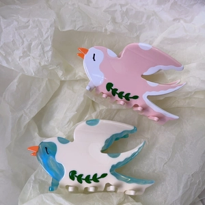 Pinces à cheveux en forme d'oiseau en acétate rose et bleu avec motifs de feuilles