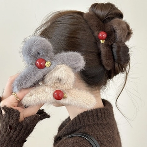 Large Faux Fur Hair Claw Clip For Women Vintage Red Bead Plush Shark Clip Retro Elegant Winter Hair Accessories