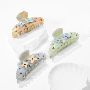 Set di 3 mollette per capelli in acetato con fiori di strass e motivi in marmo ambrato