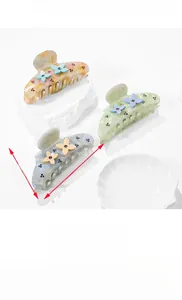 Dettaglio dimensioni della pinza per capelli in acetato con strass e farfalle