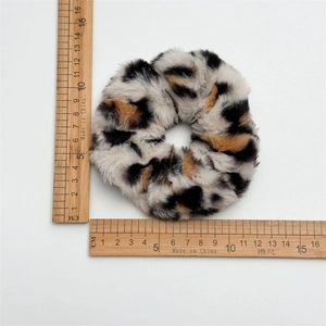 Chouchou élastique en peluche imprimé léopard avec fourrure douce et 11 cm de diamètre