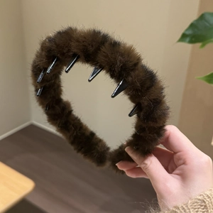 Brown faux fur leopard print headband with inner non-slip teeth for autumn winter style