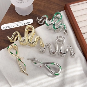 蛇形抓夹, Snake-shaped metal hair claw clip set in gold and silver finish with enamel details