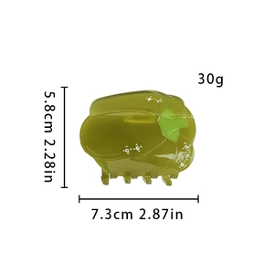 Vue détaillée de la pince à cheveux poivron vert avec strass et dimensions précises