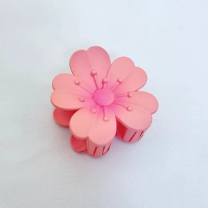 Pince à cheveux fleur de cerisier rose mat pour coiffure élégante de plage en vacances
