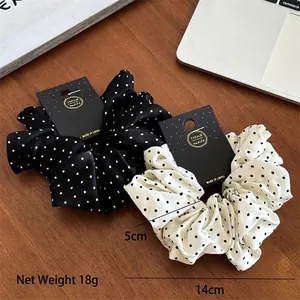 Ensemble de chouchous élégants à pois noirs et blancs en satin avec étiquette faite main