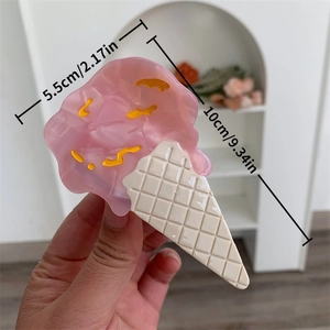 Ice cream claw clip detail showing size measurements of 10cm length and 5.5cm width