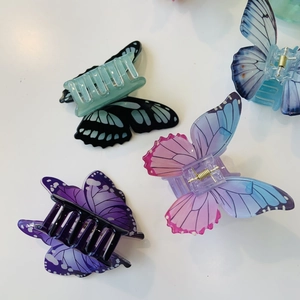 Set di fermagli per capelli a farfalla colorati in blu, viola e rosa per uno stile elegante