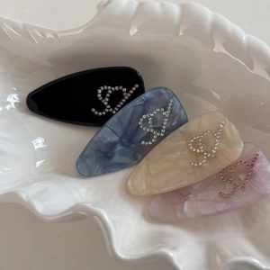 Lot de 4 barrettes à cheveux en acétate avec lettre D en strass et motifs marbrés