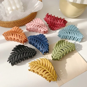 Leaf Shaped Matte Hair Claw For Women Elegant Large Hair Jaw Clip Non-Slip Plastic Hair Clamp Hair Styling Accessories