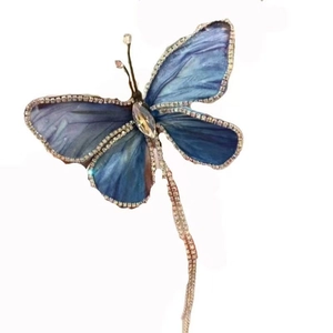 Eleganter Haarclip Schmetterling mit lila Farbverlauf, Straßsteinen und Kristallquasten