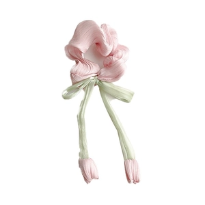 Chouchou plissé rose avec ruban nœud vert clair et boutons de tulipes faits main