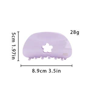 Détail de la pince à cheveux lavande en acétate avec motif de fleur et dimensions