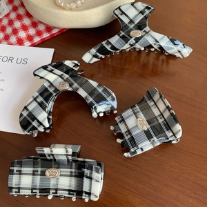 Vintage Black And White Checkered Acetate Hair Claws For Women French Elegant Plaid Shark Clips Stylish Hair Accessories