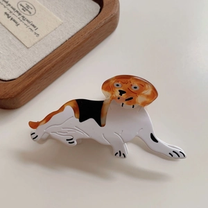 Detailed view of Beagle dog hair claw clip made of tortoiseshell acetate material