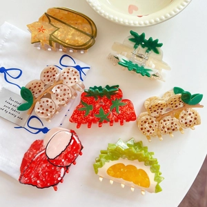 Haarklammern in Fruchtform aus Essigsäure-Harz mit Erdbeeren und Sternfrucht-Motiven