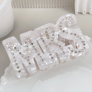 Détails de la pince à cheveux MRS nacrée avec des lettres serties de strass brillants