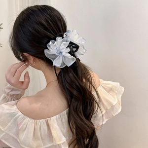 Elegante pinza per capelli in organza blu chiaro con nastro nero per acconciature donna