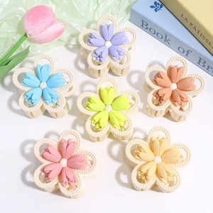 Große Blumen Haarkralle Süße Matte Hai Clip Ausgehöhlte Florale Haargriff Mode Kopfbedeckung Für Damen Haar Accessoires