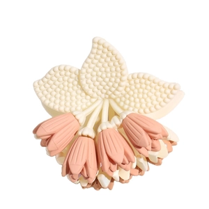 Elegante pinza para el cabello de lirio de los valles en rosa mate y blanco crema