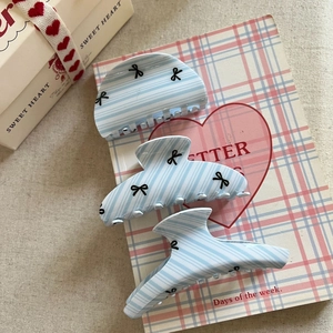 Three-piece set of elegant blue striped acetate hair claws with butterfly print and large shark clips