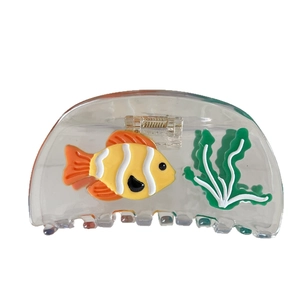Simpatica molletta per capelli a tema oceano con design pesce rosso e alghe marine
