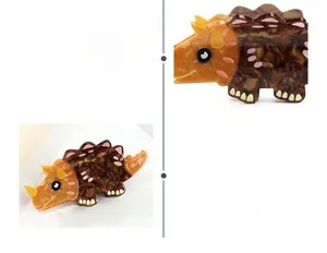 Macro de la pince à cheveux triceratops en acétate poli avec motif en écaille de tortue