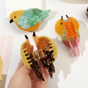Pinces à cheveux en acétate en forme d'oiseau avec dégradés et motifs écailles