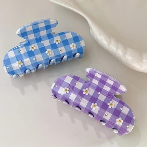 Acetate Hair Claw Clip For Women Checkered Pattern White Daisy Flower Rhinestone Decoration Shark Clip Elegant Hair Accessory