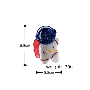 Detail view of astronaut hair claw clip showing dimensions 8.5cm by 5.5cm and 30g weight