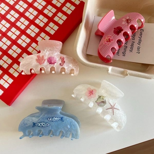 Set di quattro mollette a stella con stampe marine come conchiglie e stelle marine