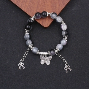 Ethno-Schmetterling-Armband mit violetten Steinperlen und silbernen Metall-Quasten