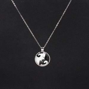 Collier Pendentif Chat Yin Yang Tai Chi Pour Hommes Femmes Alliage Verre Pierre du Temps Chaîne Argentée Bijoux Animaux Cadeau